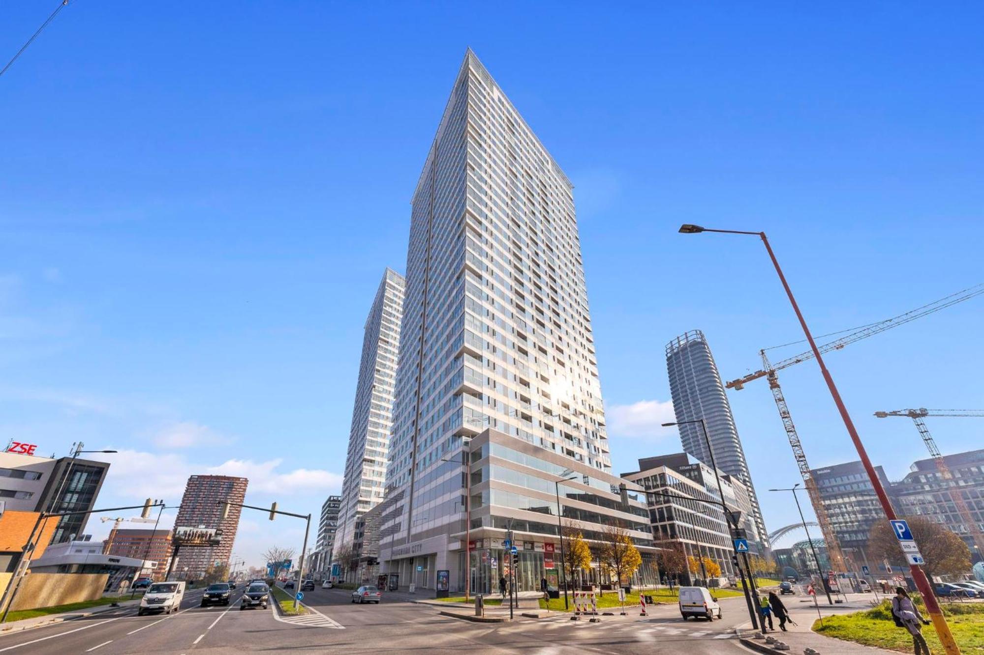 Panorama City Apartment In Downtown Area With Free Parking And Castle View Bratysława Zewnętrze zdjęcie