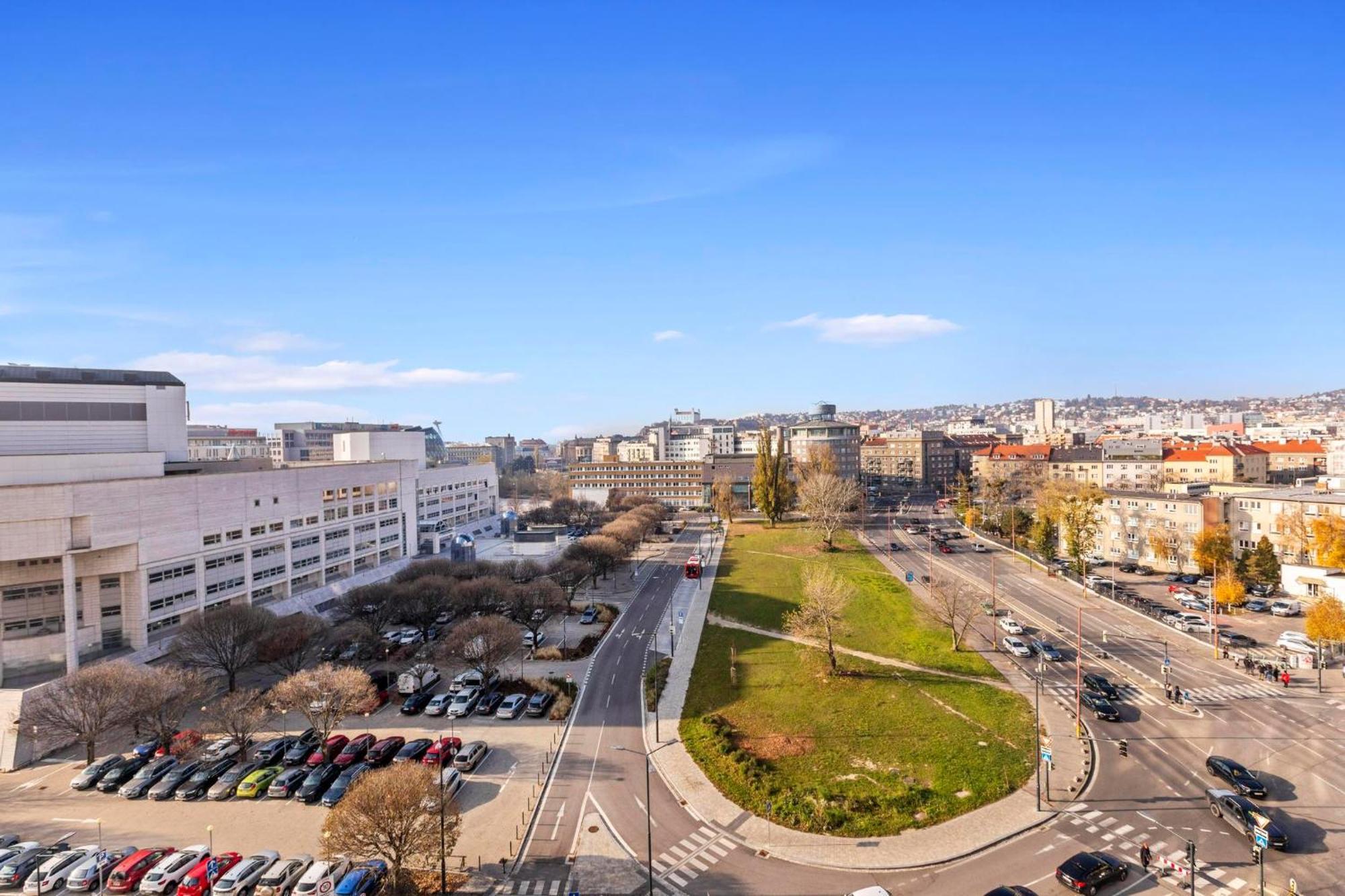Panorama City Apartment In Downtown Area With Free Parking And Castle View Bratysława Zewnętrze zdjęcie