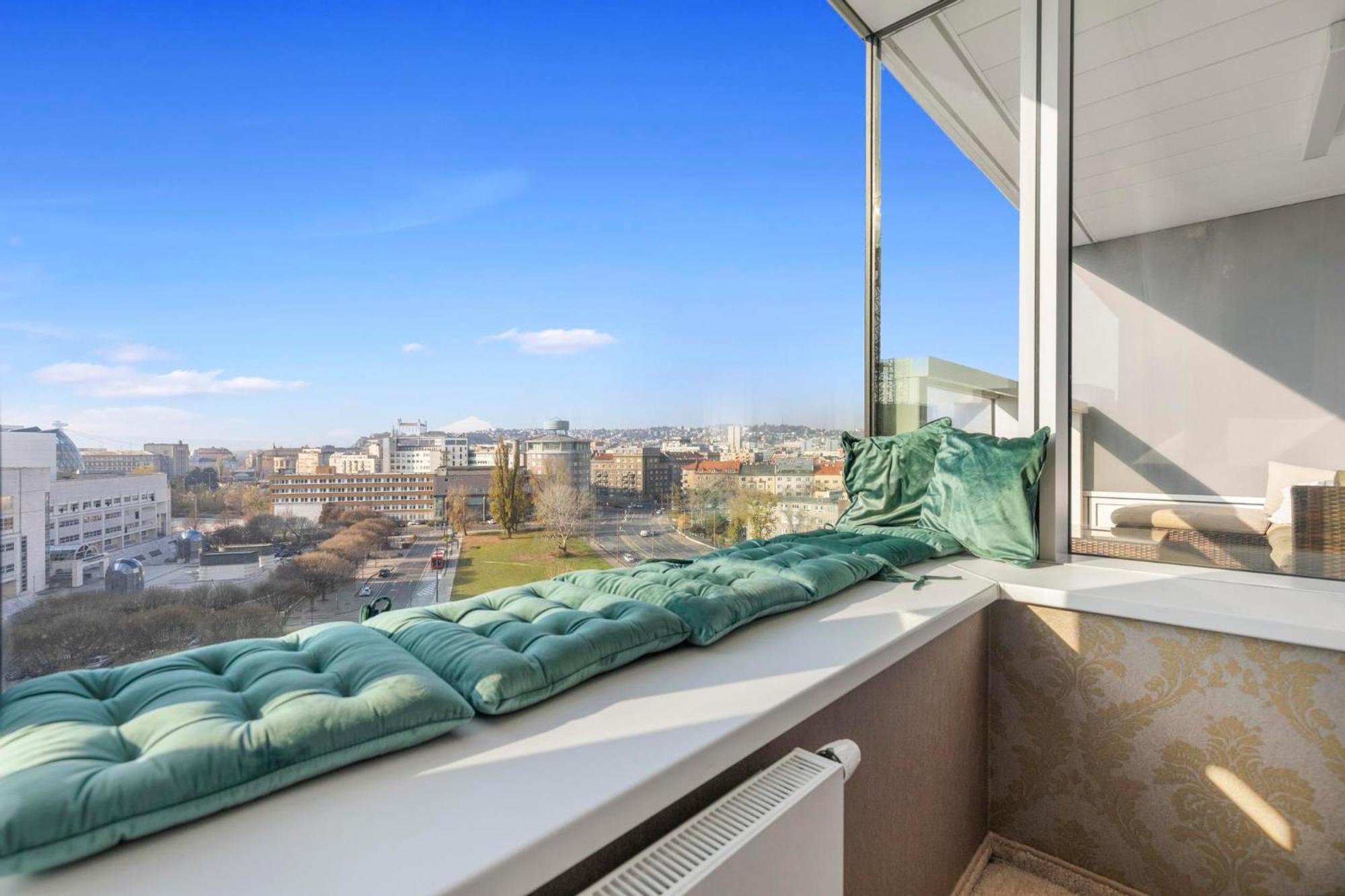Panorama City Apartment In Downtown Area With Free Parking And Castle View Bratysława Zewnętrze zdjęcie