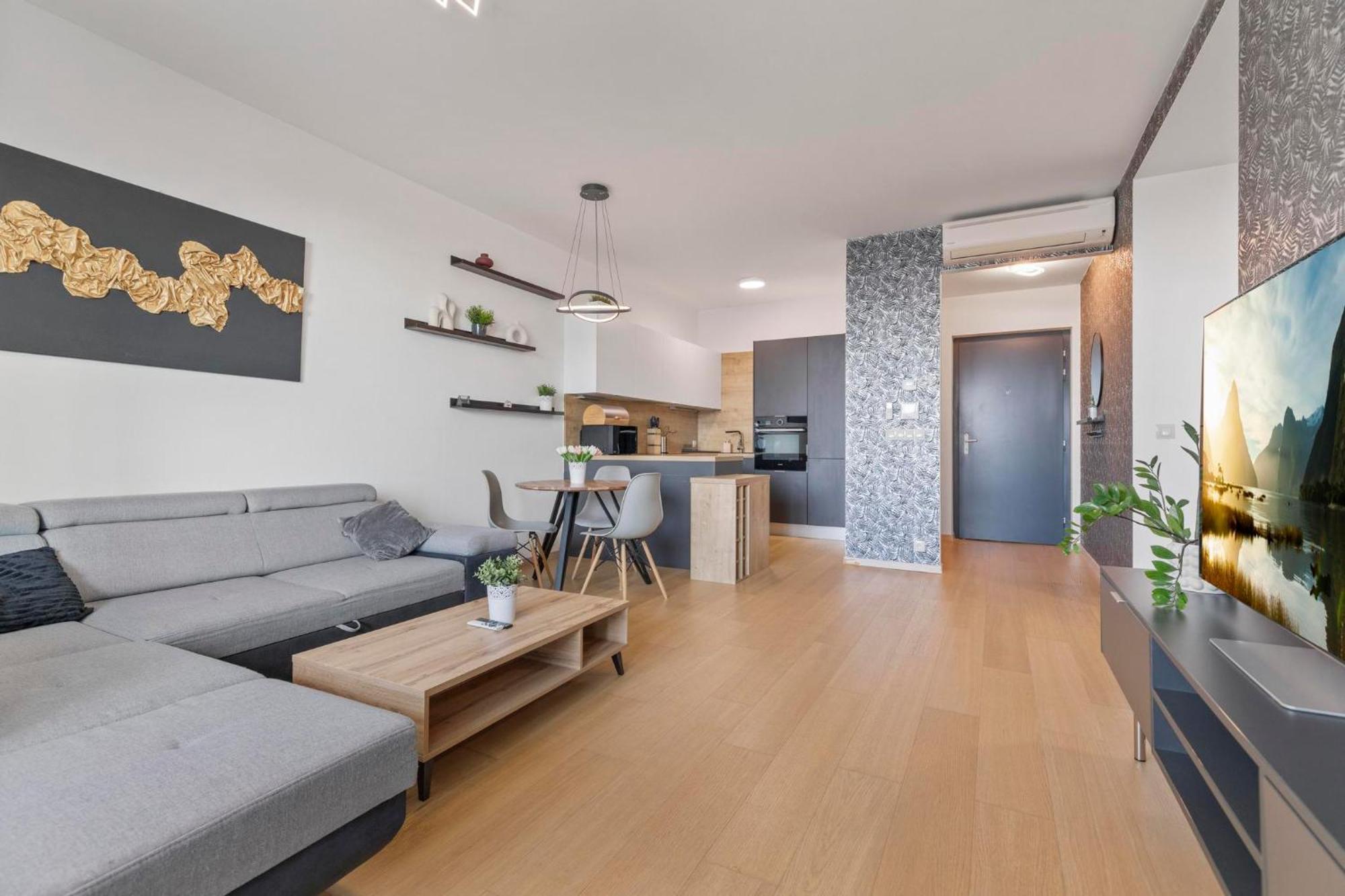 Panorama City Apartment In Downtown Area With Free Parking And Castle View Bratysława Zewnętrze zdjęcie